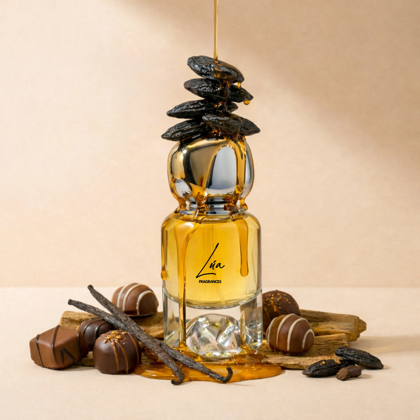 Unisex Duftzwilling Angel– Lifestyle Foto mit Flakon, Rum, Calvados, Karamell und Vanille – hohe Duftölkonzentration – Lúa Fragrances